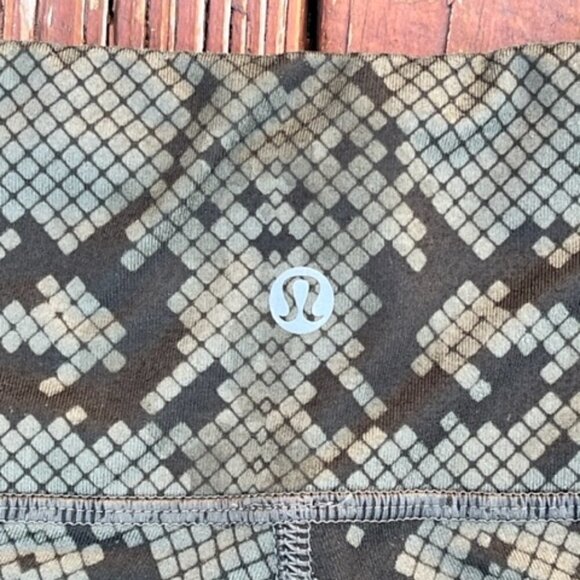 Lululemon Wunder Under Crop III Full-On Luon Ziggy Snake Fatigue Gator Green 6 - Picture 7 of 9